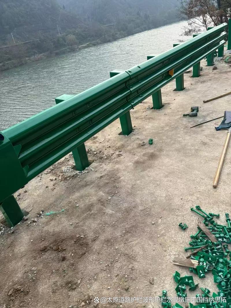 山西水泥仿木护栏厂家哪家口碑好？护栏网选择指南